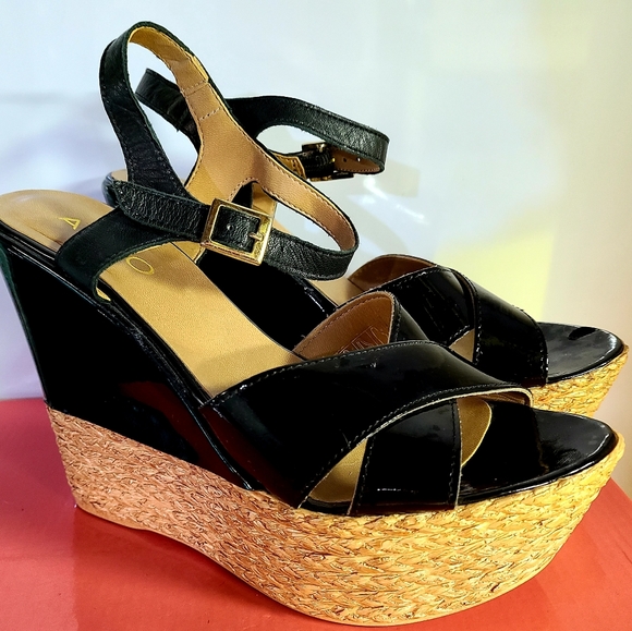 Wedge - Picture 1 of 1